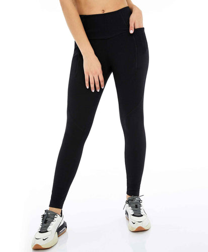 Model Front: Alto Giro Fitness Bas Legging Unique Recortes Preto