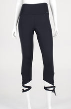 Załaduj obraz do przeglądarki galerii, Model Front: Alto Giro Fitness Bas Legging Up Co2 Barriga Zero Laco Preto
