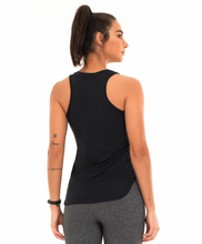 Załaduj obraz do przeglądarki galerii, Model Back: Alto Giro Fitness Haut Regata Skin Fit Alongada Gola V Preto
