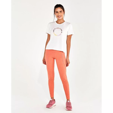 Załaduj obraz do przeglądarki galerii, Model Front: Alto Giro Fitness Haut T-Shirt Radiosa Love Is Off White

