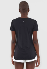 Załaduj obraz do przeglądarki galerii, Model Back: Alto Giro Fitness Haut T-Shirt Skin Fit Alongada Gola V Preto
