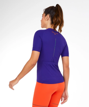 Załaduj obraz do przeglądarki galerii, Model Back: Alto Giro Fitness Haut T-Shirt Skin Fit Biker Com Bolsos Roxo Eletric
