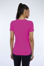 Załaduj obraz do przeglądarki galerii, Model Back: Alto Giro Fitness Haut T-Shirt Skin Fit Inspiracionais Pink Choque

