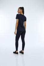 Załaduj obraz do przeglądarki galerii, Model Back: Alto Giro Fitness Haut T-Shirt Skin Fit Inspiracionais Preto
