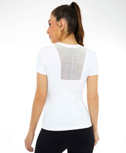Załaduj obraz do przeglądarki galerii, Model Back: Alto Giro Fitness Haut T-Shirt Skin Fit Recortes Com Refletivos Branco Optico

