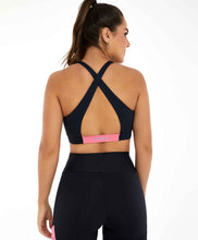 Załaduj obraz do przeglądarki galerii, Model Back: Alto Giro Fitness Haut Top Hyper Costas Cruzadas Preto
