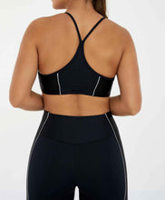 Załaduj obraz do przeglądarki galerii, Model Back: Alto Giro Fitness Haut Top Hyper Recortes Atlanta Preto
