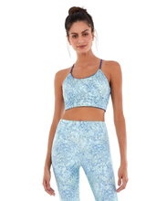 Załaduj obraz do przeglądarki galerii, Model Front: Alto Giro Fitness Haut Top Staff Alcinha Dupla Face Azul Movement
