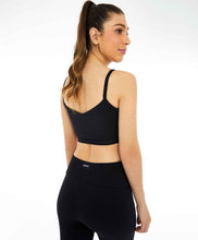 Załaduj obraz do przeglądarki galerii, Model Back: Alto Giro Fitness Haut Top Unique Reverse Preto
