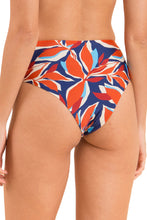Załaduj obraz do przeglądarki galerii, Bottom Leaves Hotpants
