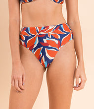 Załaduj obraz do przeglądarki galerii, Bottom Leaves Hotpants
