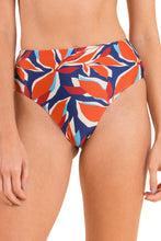 Załaduj obraz do przeglądarki galerii, Bottom Leaves Hotpants

