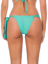 Załaduj obraz do przeglądarki galerii, Model Back: Brazilian Bikini Shop Bas Mare Lace
