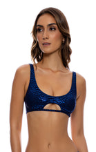 Załaduj obraz do przeglądarki galerii, Model Front: Luli Fama Haut Top Scoop Lux Midnight Blue
