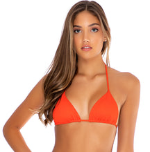 Załaduj obraz do przeglądarki galerii, Model Front: Luli Fama Haut Top Seamless Fuego Orillas Del Mar
