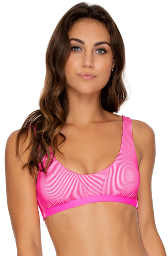 Model Front: Luli Fama Haut Top Tank Barbie Pink Luli Babe