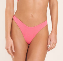 Załaduj obraz do przeglądarki galerii, Model Front: Maaji Bas Bottom Lipstick Rose Dainty Splendour
