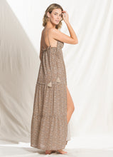 Załaduj obraz do przeglądarki galerii, Model Back: Maaji Vêtement De Plage Long Dress Cheetah
