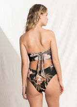 Załaduj obraz do przeglądarki galerii, Model Back: Maaji Une Pièce Yvonne Python
