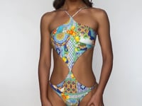 Załaduj i odtwarzaj film w przeglądarce Gallery, Video: Luli Fama Une Pièce Handkerchief Amalfi
