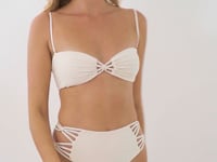 Załaduj i odtwarzaj film w przeglądarce Gallery, Video: Rio De Sol Ensemble Set Malibu-Natural Bandeau-Iris High-Waist-Spin-Iris
