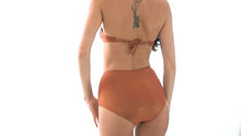 Załaduj i odtwarzaj film w przeglądarce Gallery, Video: Rio De Sol Bas Calcinha Radiante Canela Hot Pant

