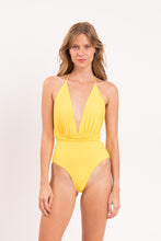 Załaduj obraz do przeglądarki galerii, Model Front: Rio De Sol Une Pièce Amarelo New Vegas
