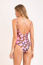 Załaduj obraz do przeglądarki galerii, Model Back: Rio De Sol Une Pièce Amore-Pink Hype
