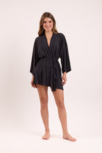 Załaduj obraz do przeglądarki galerii, Model Front: Rio De Sol Vêtement De Plage Black Kimono
