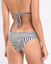 Załaduj obraz do przeglądarki galerii, Image 05: Rio De Sol Bas Bottom Collage Mel
