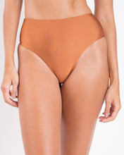 Załaduj obraz do przeglądarki galerii, Gallery: Rio De Sol Bas Bottom Nocciola Hotpants
