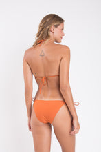 Załaduj obraz do przeglądarki galerii, Model Back: Rio De Sol Bas Bottom Ocre Ibiza-Comfy
