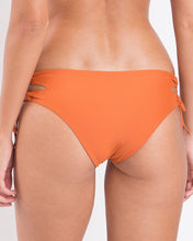 Załaduj obraz do przeglądarki galerii, Image 05: Rio De Sol Bas Bottom Ocre Madrid
