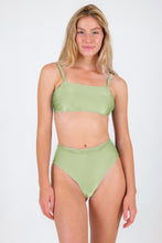 Załaduj obraz do przeglądarki galerii, Model Front: Rio De Sol Bas Bottom Oliva Hotpants
