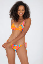 Załaduj obraz do przeglądarki galerii, Model Front: Rio De Sol Bas Bottom Orange-Bloom Ibiza
