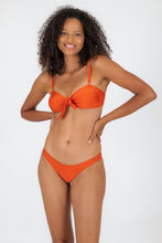 Załaduj obraz do przeglądarki galerii, Model Front: Rio De Sol Bas Bottom Paprica Essential

