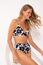 Załaduj obraz do przeglądarki galerii, Image 06: Rio De Sol Bas Bottom Poppy Hotpants
