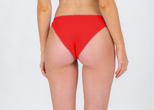 Załaduj obraz do przeglądarki galerii, Model Back: Rio De Sol Bas Bottom Rouge Essential-Comfy
