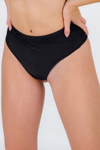Załaduj obraz do przeglądarki galerii, Gallery: Rio De Sol Bas Bottom Shimmer-Black Hotpants

