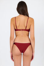 Załaduj obraz do przeglądarki galerii, Model Back: Rio De Sol Bas Bottom Shimmer-Divino Essential
