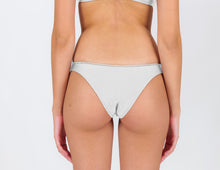 Załaduj obraz do przeglądarki galerii, Image 06: Rio De Sol Bas Bottom Shimmer-White Essential
