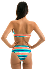 Załaduj obraz do przeglądarki galerii, Model Back: Rio De Sol Bas Bottom Upbeat Reto Hotpant
