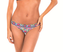 Załaduj obraz do przeglądarki galerii, Model Front: Rio De Sol Bas Calcinha Folk Strappy
