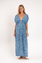 Załaduj obraz do przeglądarki galerii, Model Front: Rio De Sol Vêtement De Plage Chuva Long Dress Soleil
