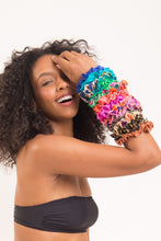 Załaduj obraz do przeglądarki galerii, Image 03: Rio De Sol Chouchou Dots-Energy Scrunchie

