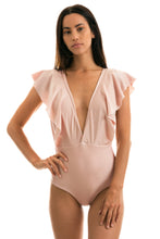 Załaduj obraz do przeglądarki galerii, Model Front: Rio De Sol Une Pièce Essence Frill
