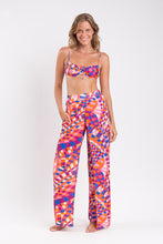 Załaduj obraz do przeglądarki galerii, Model Front: Rio De Sol Pantalon De Plage Funny Wide Pants
