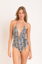 Załaduj obraz do przeglądarki galerii, Model Front: Rio De Sol Une Pièce Ikat New Vegas
