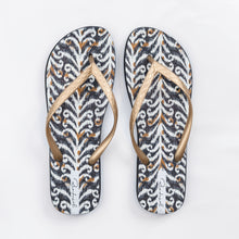 Załaduj obraz do przeglądarki galerii, Product Front: Rio De Sol Tongs Ikat Slim
