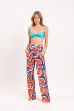 Załaduj obraz do przeglądarki galerii, Model Front: Rio De Sol Pantalon De Plage Leaves Wide Pants
